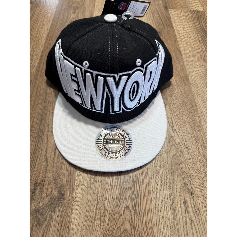 City Hunter New York USA Snapback Hat Black White Flat Brim 3D Embroidery NWT